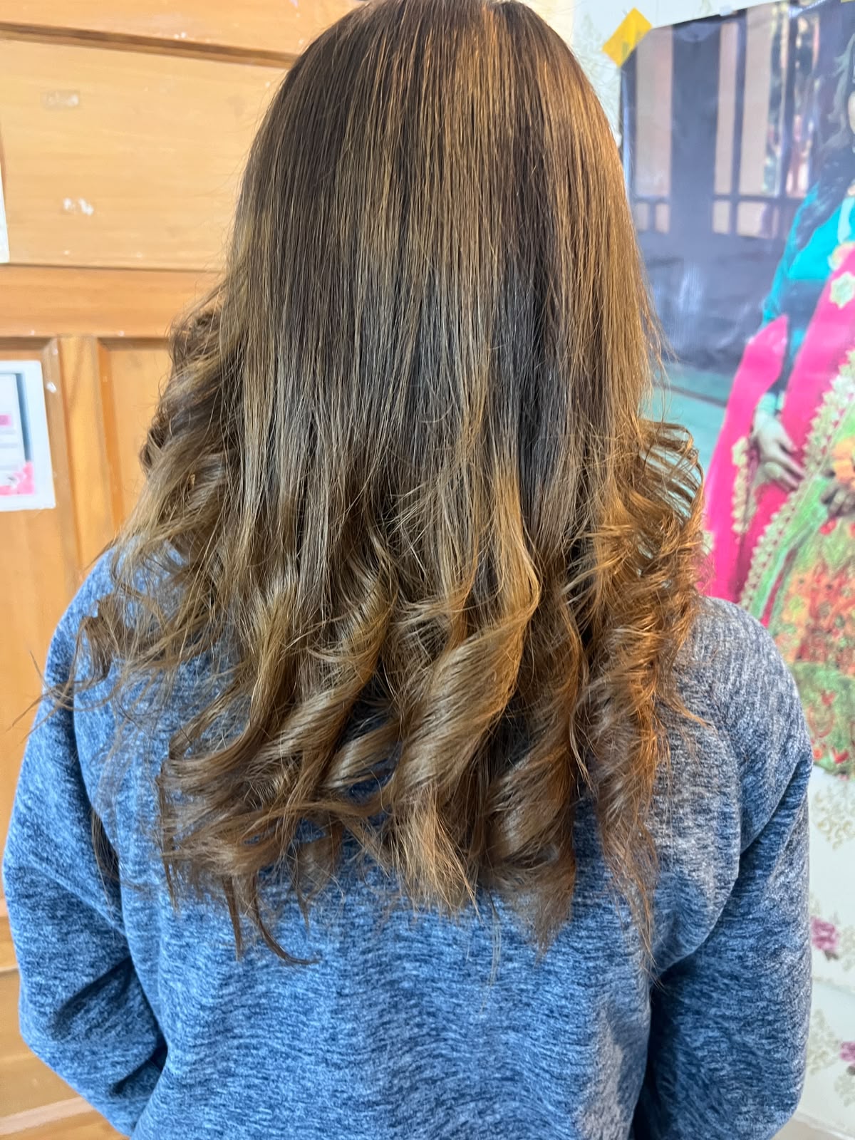Glossy Curled Blowout